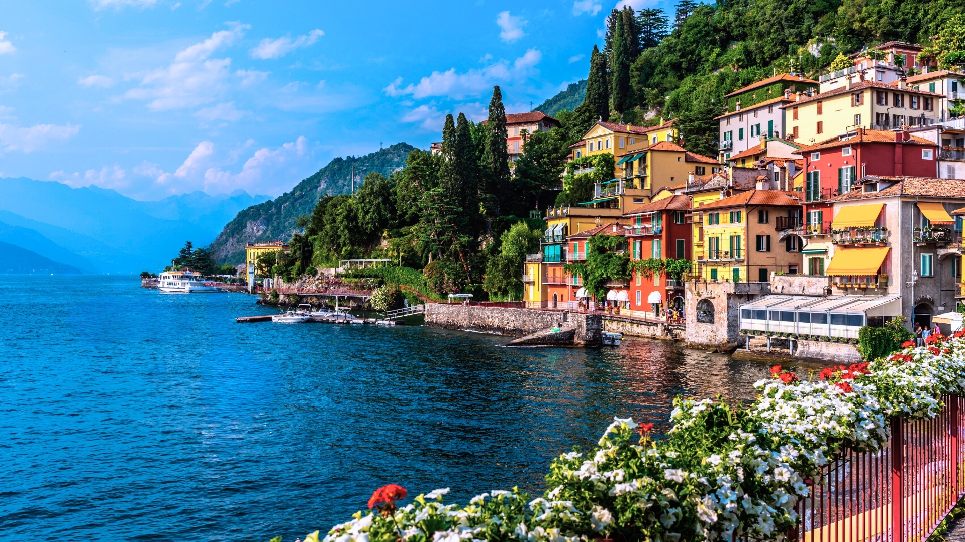 Varenna_ small town on lake Como_ Italy (1920x1080)