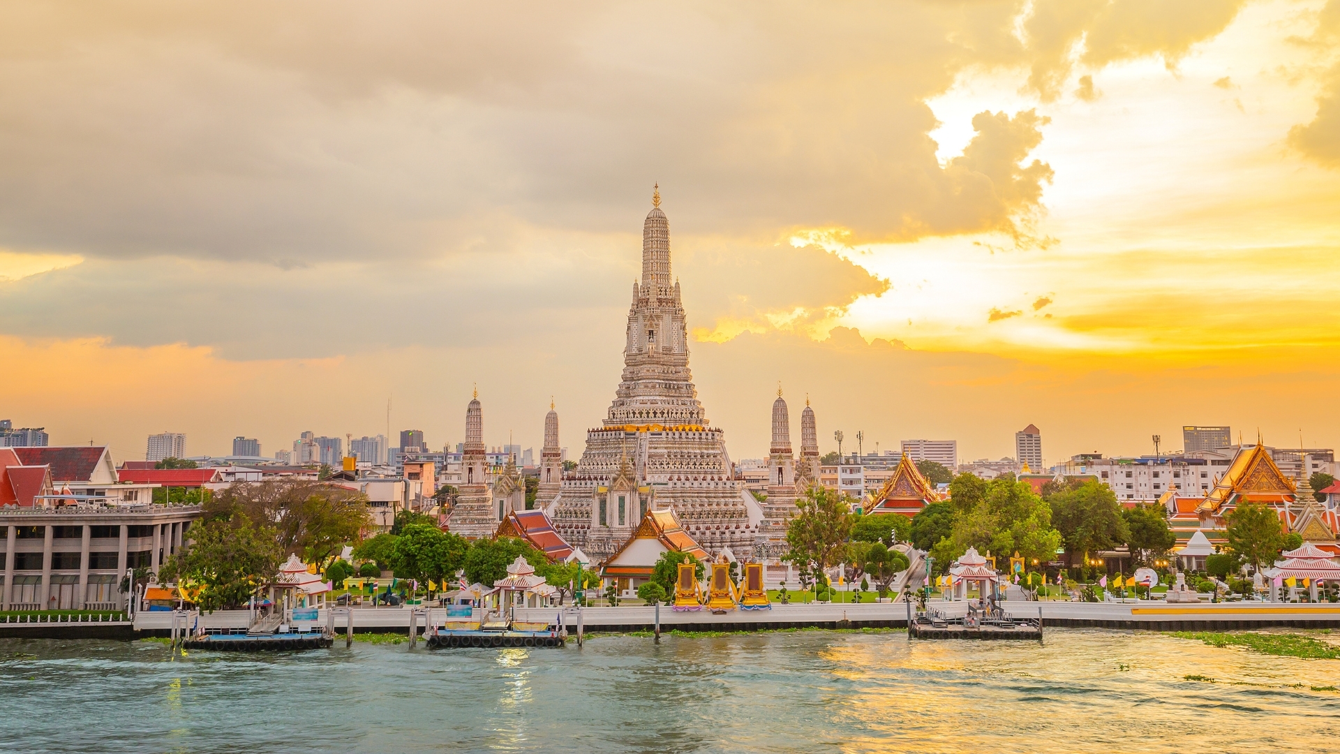 Wat Arun panorama view at sunset_ A Buddhist temple in Bangkok_ Thailand (1920 x 1080)